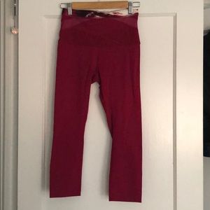 Lululemon capris, pink with houndstooth detail